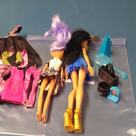 Monsters High Cleo De Nile Cheer  & friend with Accessories - Picture 6 of 6